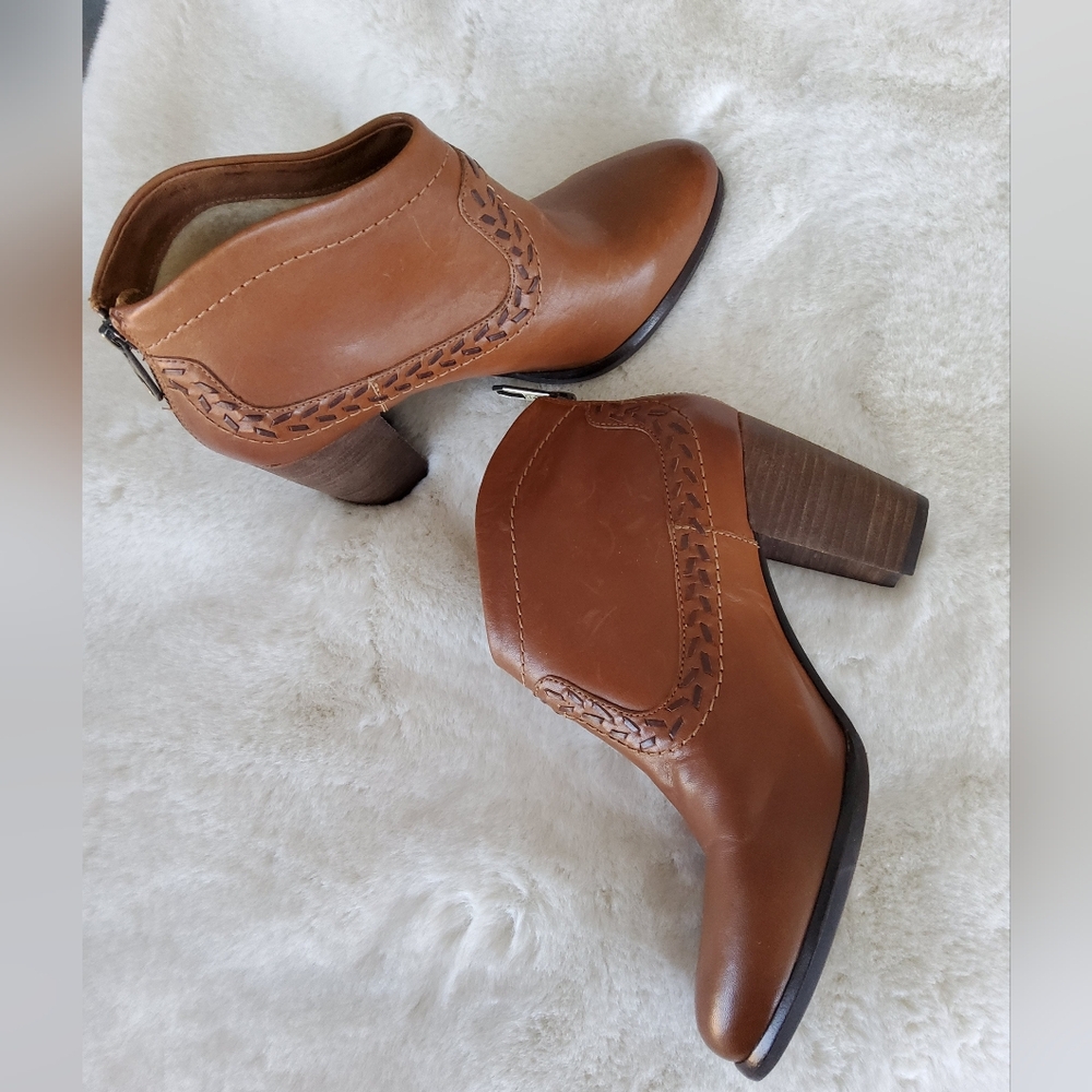 UGG Woman's Leather Charlotte Ankle Boots - Picture 16 of 16